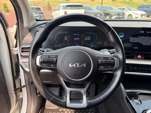 Used 2023 Kia Sportage EX AWD/4WD image 9