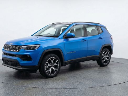 Used 2025 Jeep Compass Limited AWD/4WD image 3
