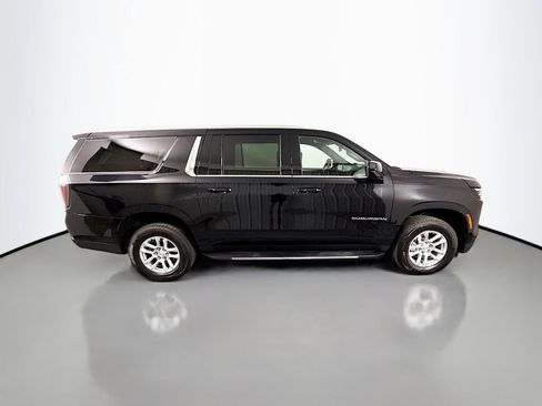 Used 2025 Chevrolet Suburban LT AWD/4WD image 8