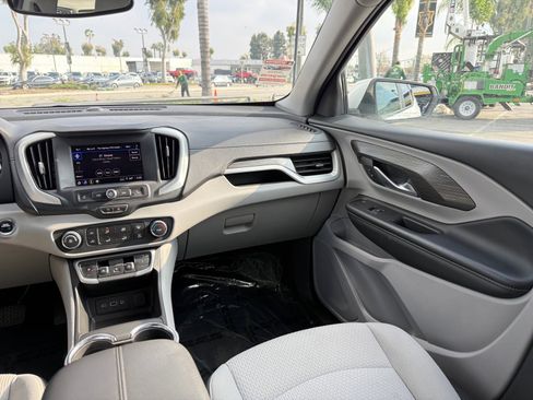 Used 2024 GMC Terrain SLE image 22