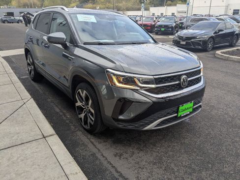 Used 2022 Volkswagen Taos SEL image 8