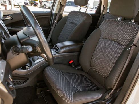 Used 2019 Dodge Journey SE image 12
