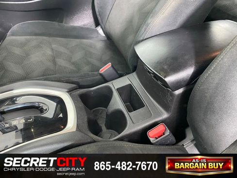 Used 2015 Nissan Rogue S image 23