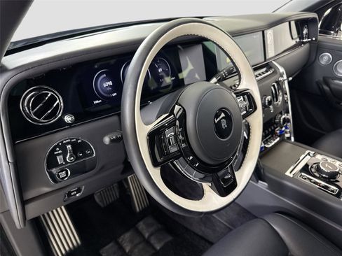 Used 2025 Rolls-Royce Cullinan AWD/4WD image 12