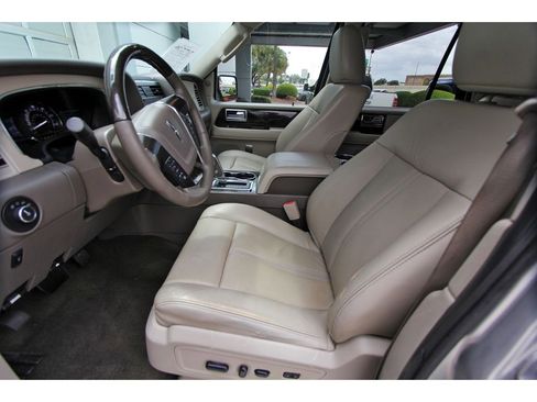 Used 2015 Lincoln Navigator 2WD image 6