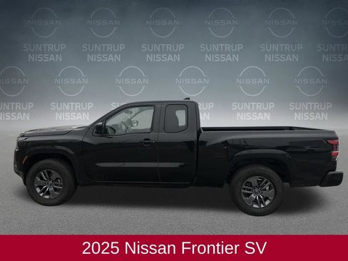 Used 2025 Nissan Frontier SV image 2