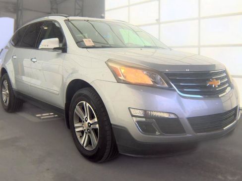 Used 2016 Chevrolet Traverse LT FWD image 3