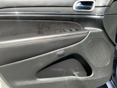 Used 2015 Jeep Grand Cherokee SRT w/ Luxury Group II AWD/4WD image 16