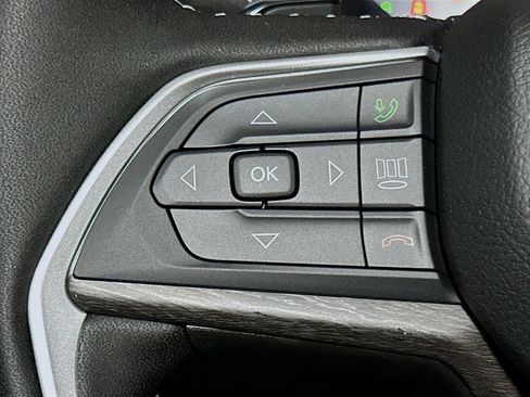 New 2025 Jeep Grand Cherokee Limited w/ Luxury Tech Group II AWD/4WD image 28