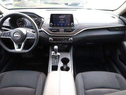 Used 2025 Nissan Altima 2.5 SV FWD image 20