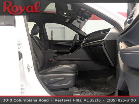 Used 2024 Jeep Grand Cherokee L Altitude RWD image 8