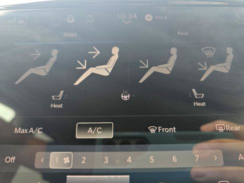 Used 2023 Chrysler Pacifica Touring-L FWD image 39