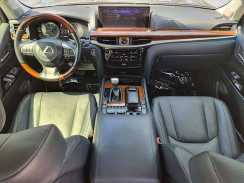 Used 2021 Lexus LX 570 4WD w/ Luxury Package image 18