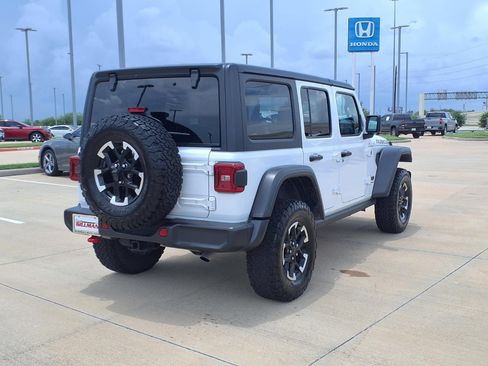 Used 2025 Jeep Wrangler Unlimited Rubicon AWD/4WD image 7