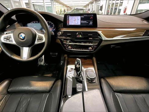 Used 2020 BMW M550i xDrive M550i xDrive w/ Executive Package image 15