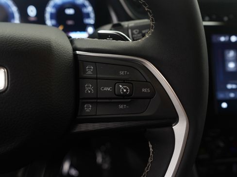 Used 2024 Jeep Grand Cherokee Altitude image 18