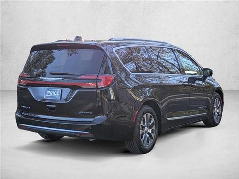Used 2022 Chrysler Pacifica Pinnacle image 5