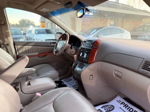 Used 2006 Toyota Sienna XLE image 25