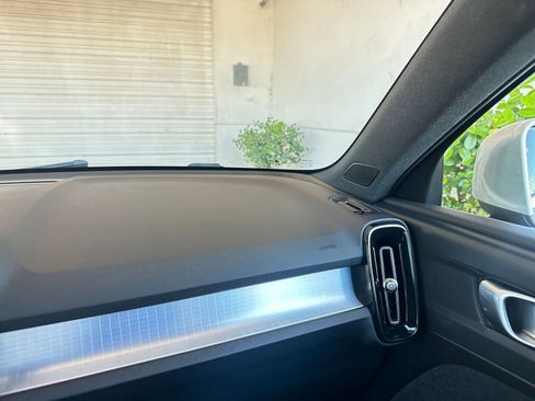 Used 2024 Volvo XC40 B5 Core image 36