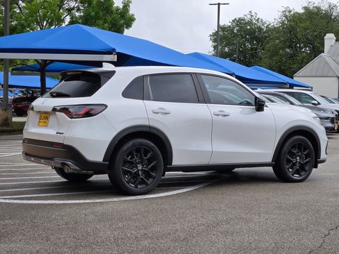 Used 2025 Honda HR-V Sport image 3