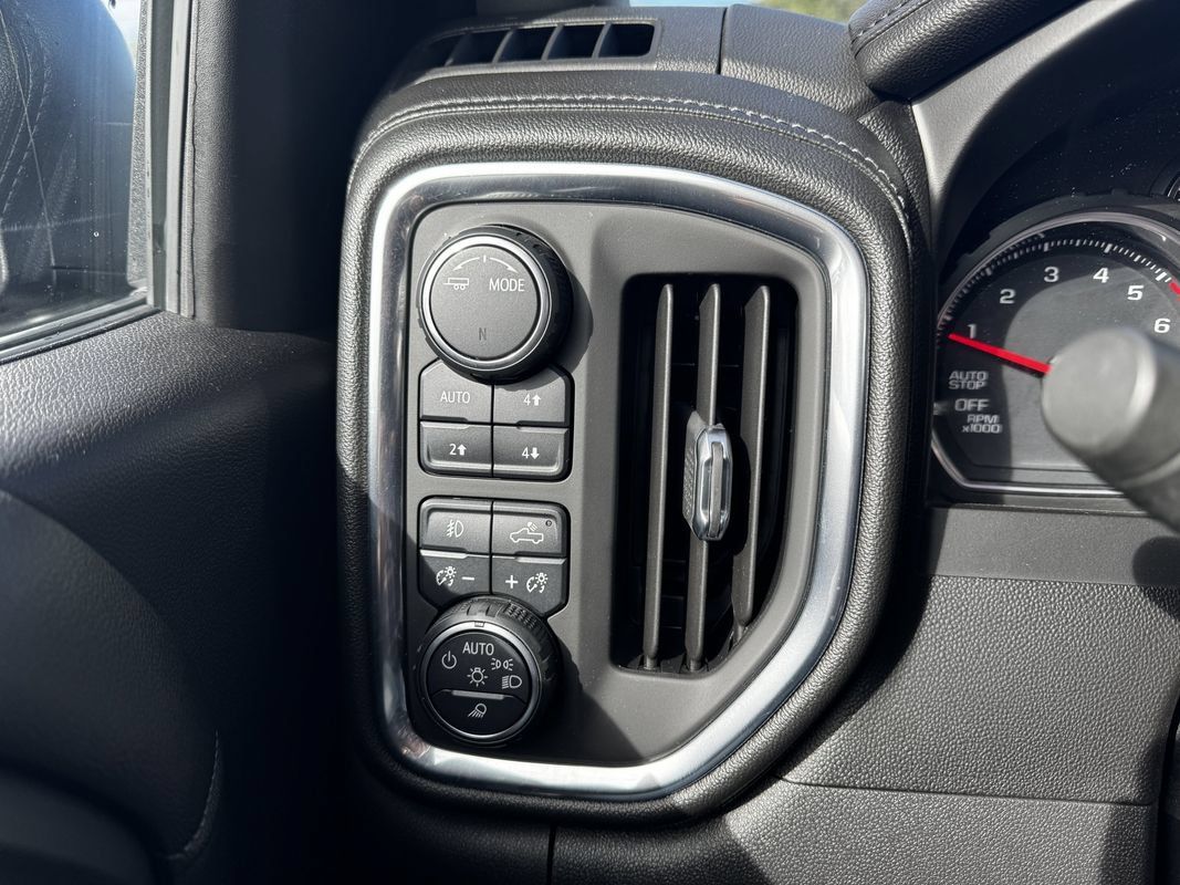 Used 2021 Chevrolet Silverado 1500 LTZ AWD/4WD image 17