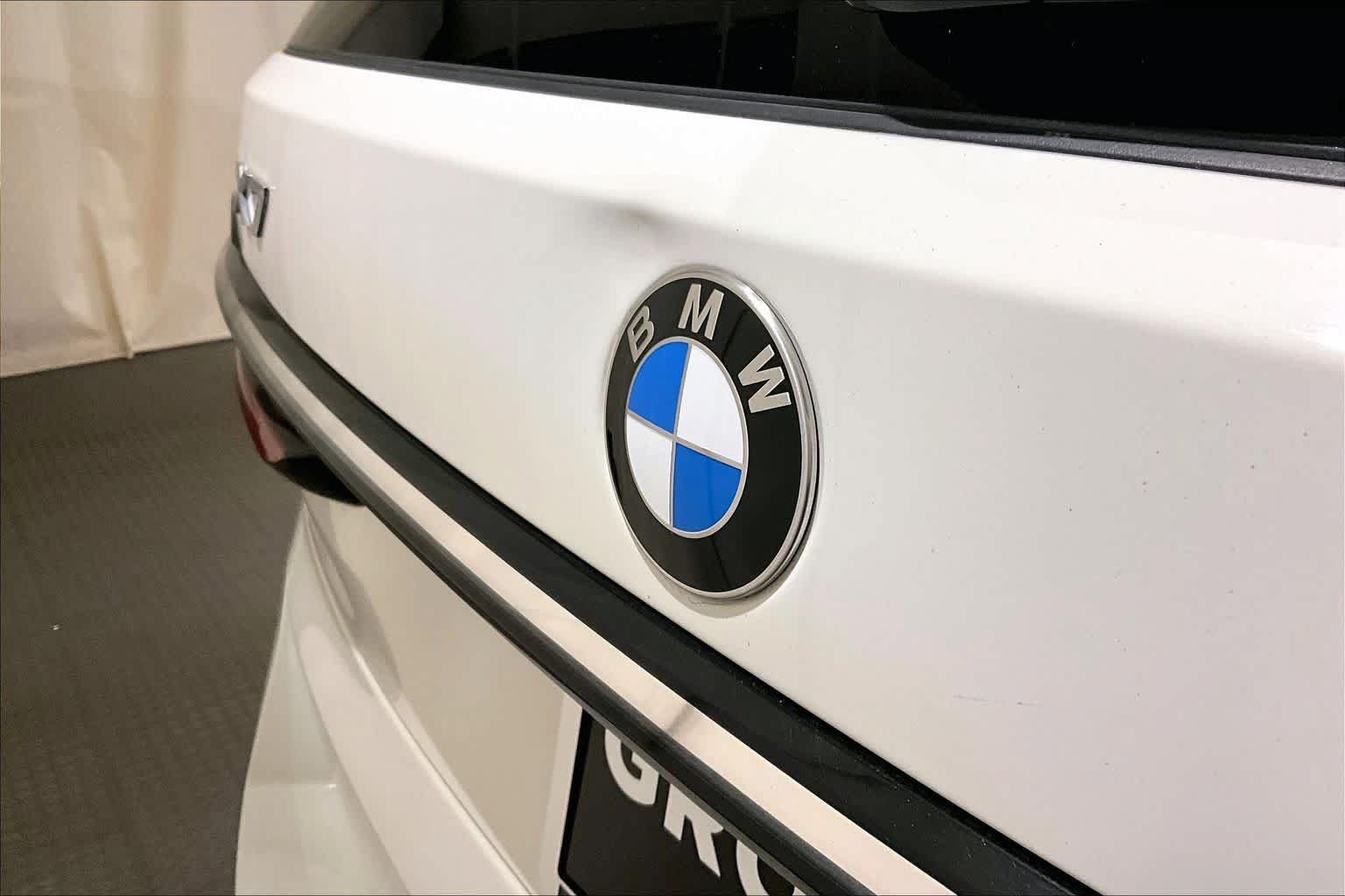 Used 2023 BMW X7 xDrive40i w/ Parking Assistance Package AWD/4WD image 32