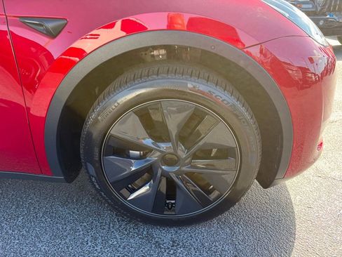 Used 2025 Tesla Model Y Long Range image 34