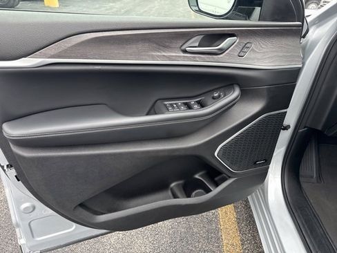 Used 2023 Jeep Grand Cherokee 30th Anniversary image 24