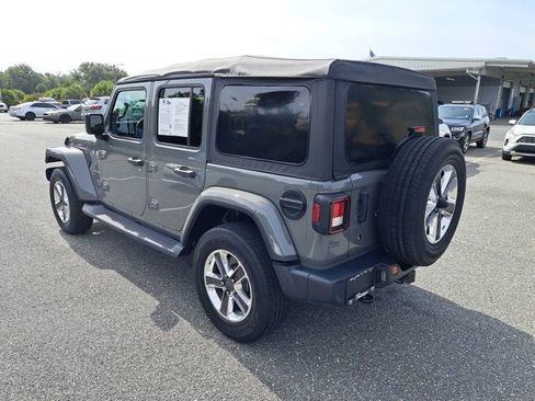 Used 2018 Jeep Wrangler Unlimited Sahara image 12