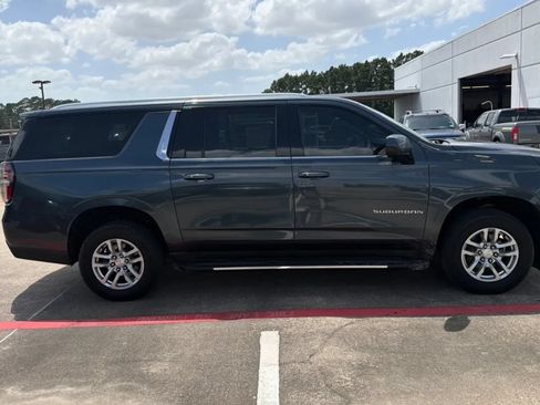 Used 2021 Chevrolet Suburban LT RWD image 2