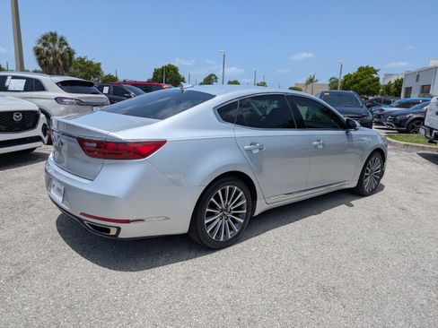Used 2017 Kia Cadenza Premium FWD image 5