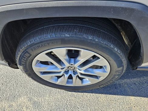 Used 2023 Toyota RAV4 XLE Premium image 21