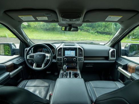 Used 2017 Ford F150 Lariat w/ Equipment Group 502A Luxury AWD/4WD image 15