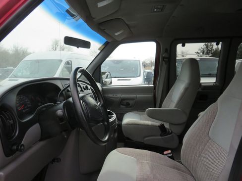 Used 1999 Ford E-150 and Econoline 150 Wagon image 16