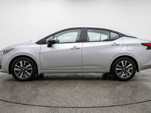 Used 2025 Nissan Versa SV image 5
