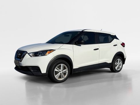 Used 2020 Nissan Kicks S image 3