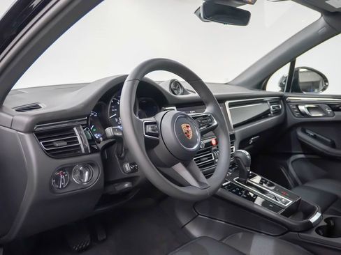 Used 2026 Porsche Macan AWD/4WD image 4