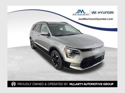 Used 2023 Kia Niro Wind w/ Wind Preserve Package FWD image 1
