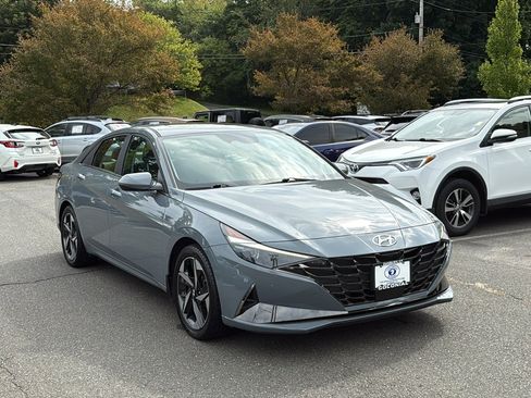 Used 2021 Hyundai Elantra Limited FWD image 3