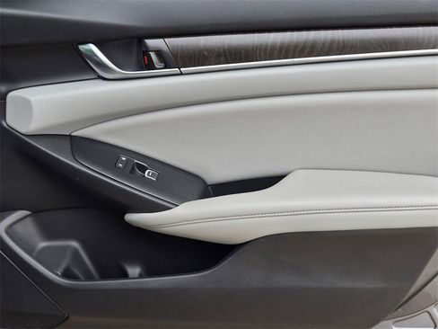 Used 2019 Honda Accord EX image 28