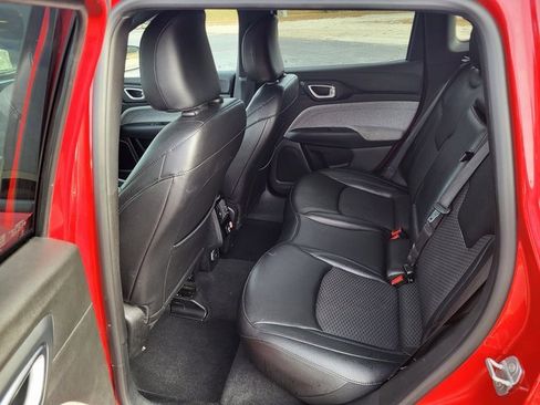 Used 2024 Jeep Compass Latitude image 12