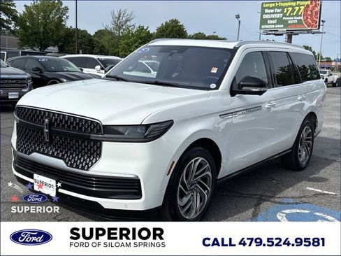 Used 2025 Lincoln Navigator Reserve AWD/4WD image 12