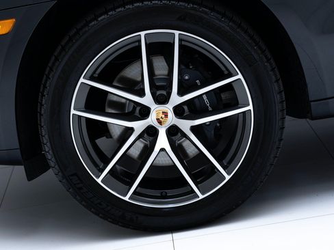 Certified 2026 Porsche Macan AWD/4WD image 12