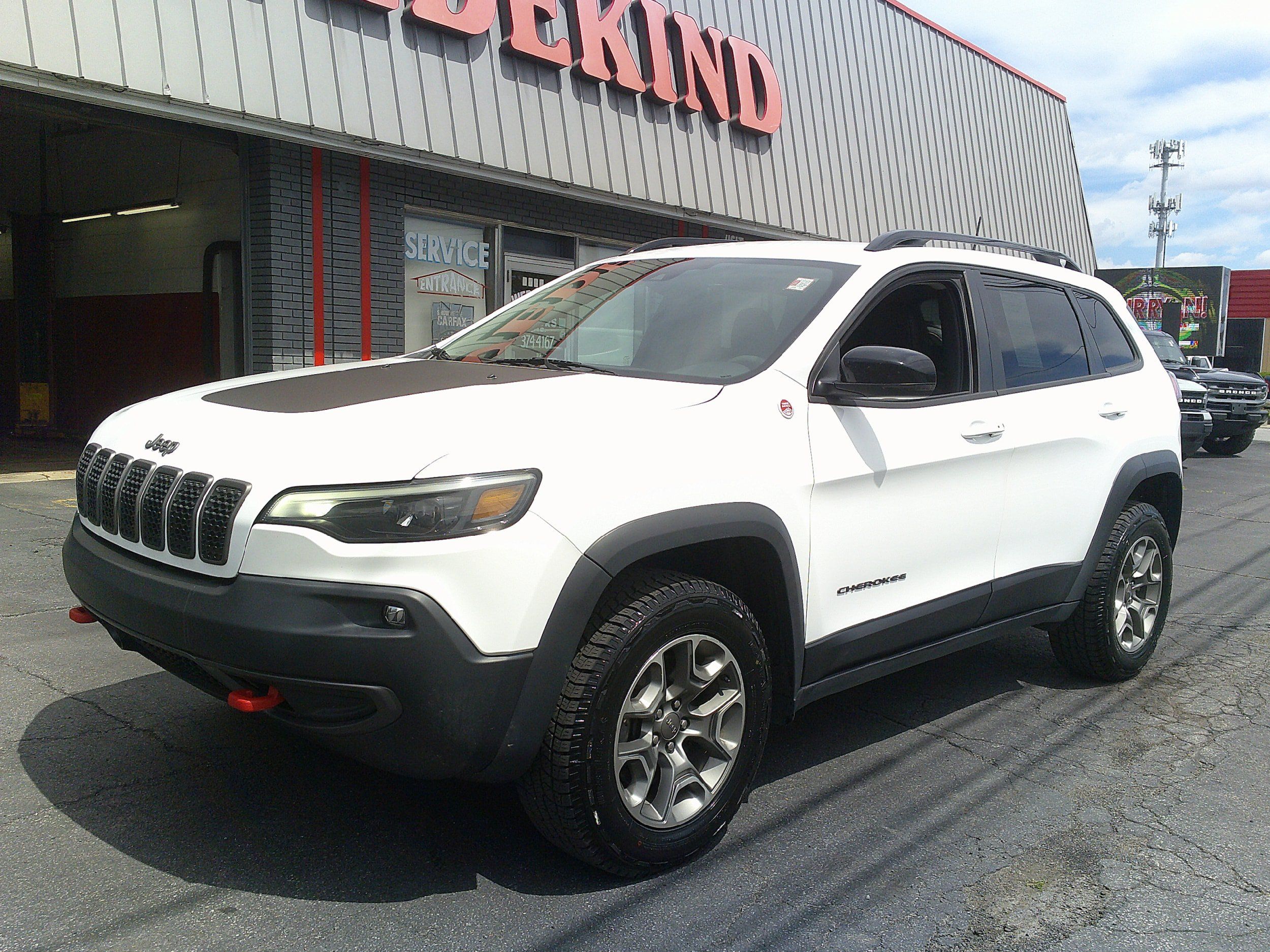 Used 2022 Jeep Cherokee Trailhawk w/ Comfort/Convenience Group AWD/4WD image 11