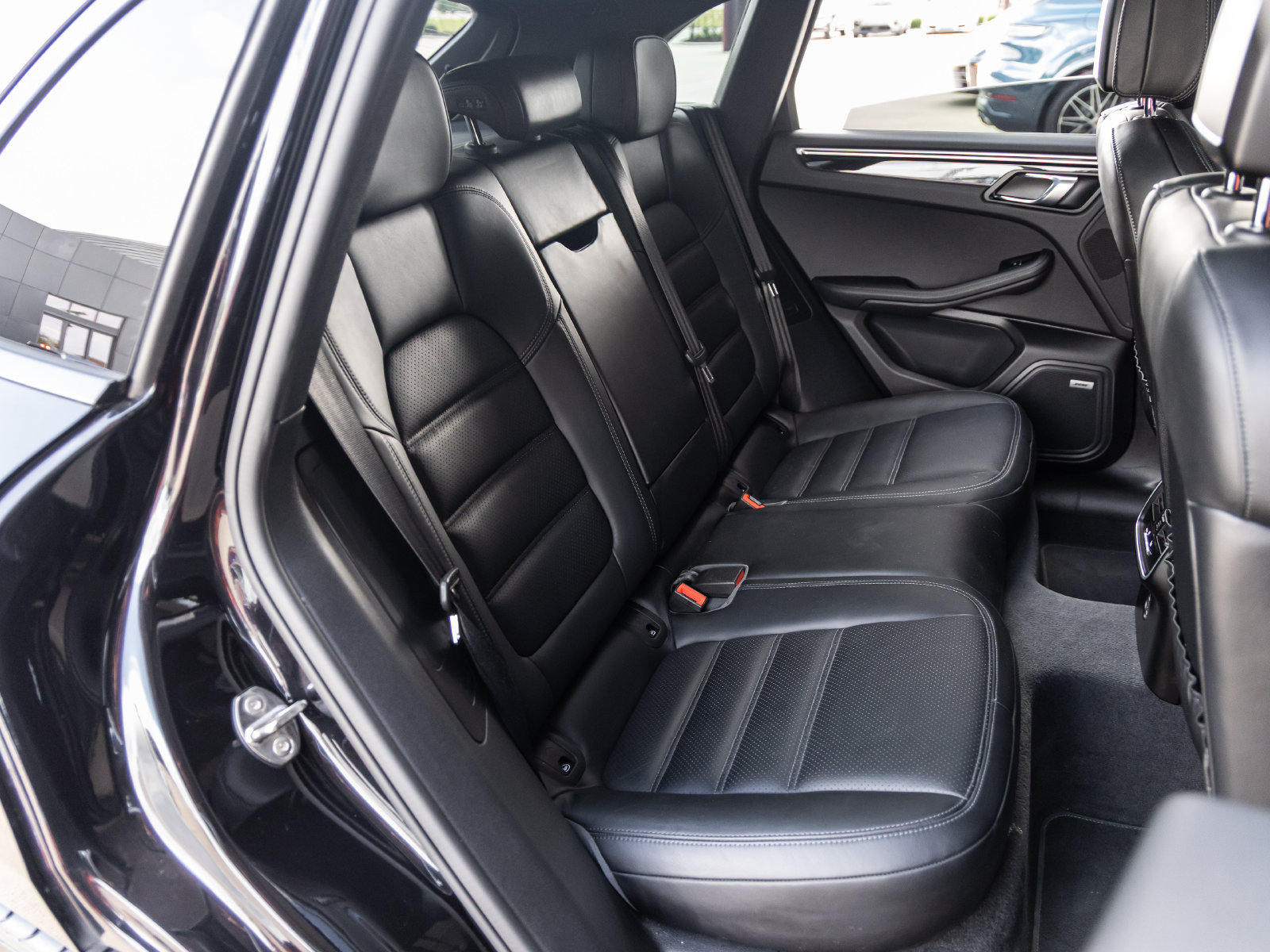Used 2018 Porsche Macan Sport Edition AWD/4WD image 34