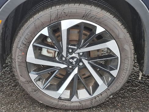 Used 2023 Mitsubishi Outlander SE image 27