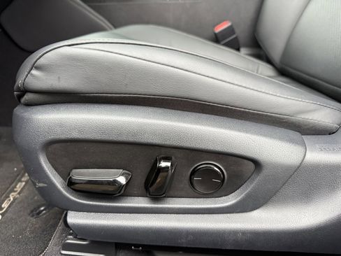 Used 2023 Lexus ES 250 w/ Premium Package image 16