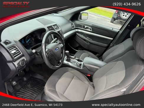 Used 2017 Ford Explorer XLT w/ Equipment Group 201A AWD/4WD image 16