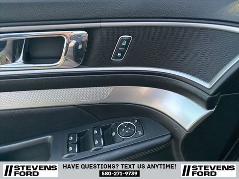 Used 2017 Ford Explorer XLT w/ Equipment Group 202A image 21