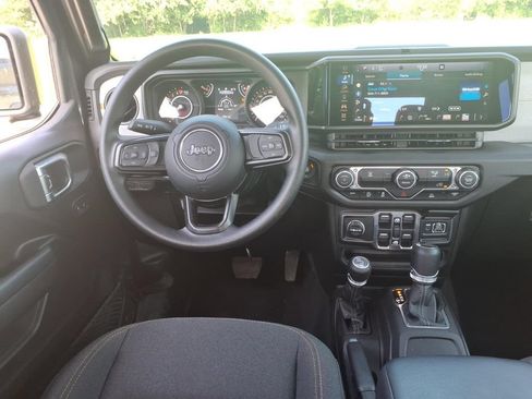 Used 2026 Jeep Gladiator Sport AWD/4WD image 24